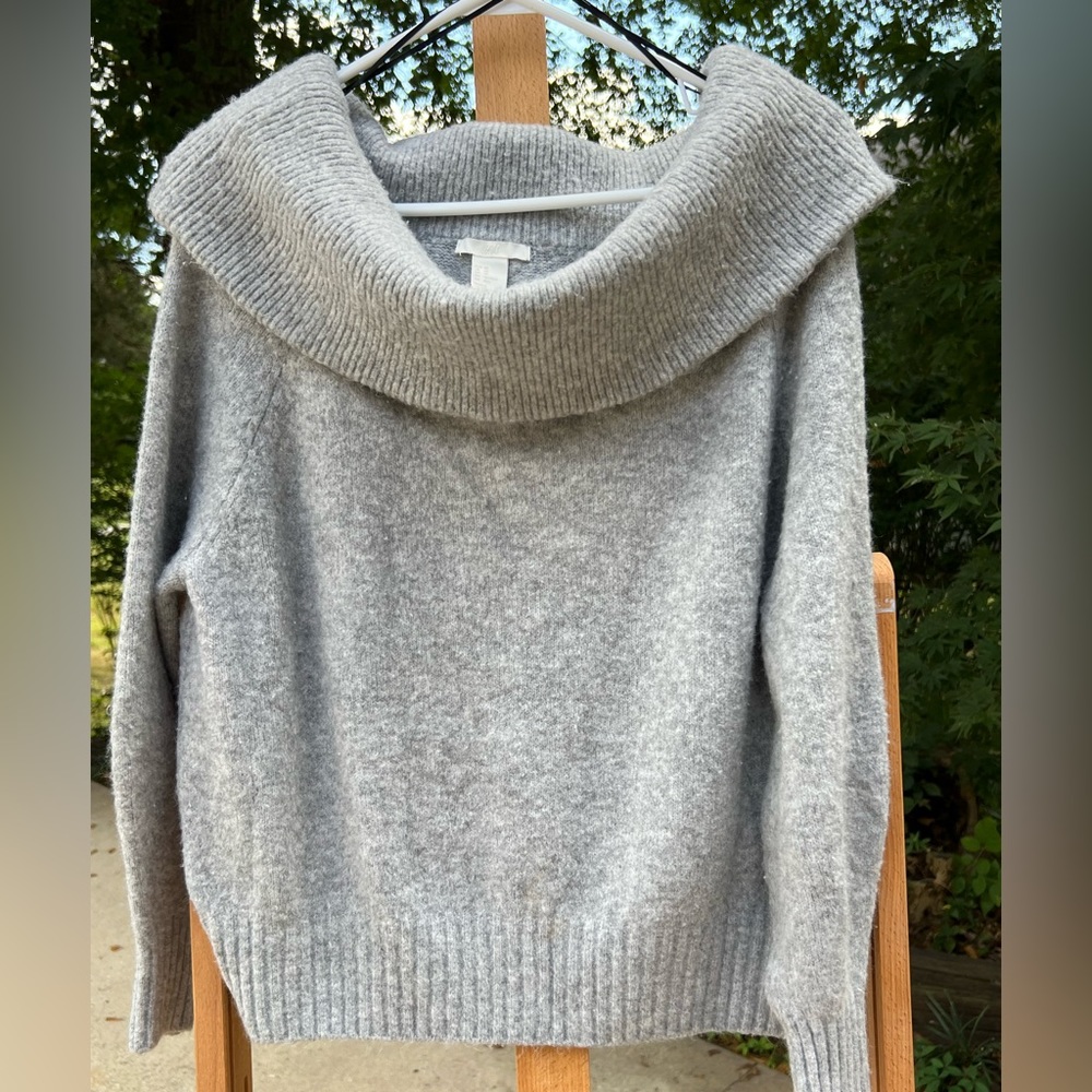 H&M loose fit cowl neck sweater. Grey jacquard knit with ribbed edges